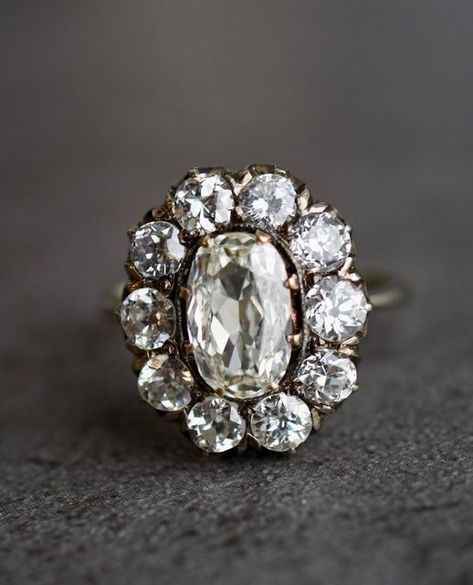 Oval Diamond Cluster Ring, Antique Cluster Engagement Ring, Antique Cluster Ring, Oval Cluster Ring, Oval Vintage Engagement Ring, Oval Cluster Engagement Ring, Reset Ideas, Ballerina Ring, Victorian Jewellery