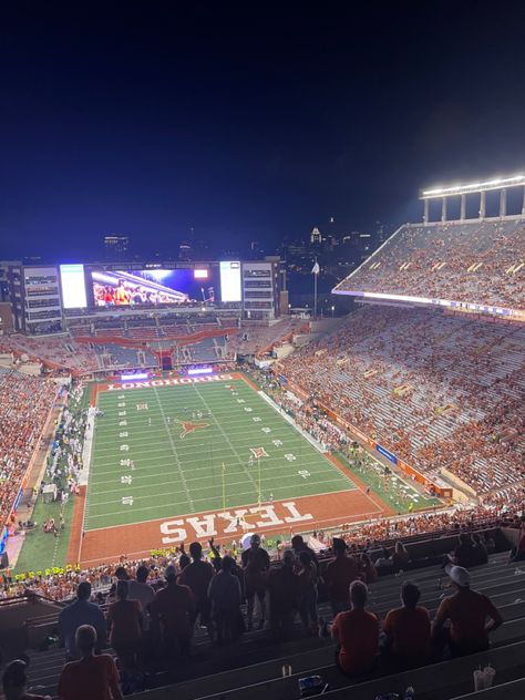 Texas Longhorns Aesthetic, Longhorns Wallpaper, Texas University Longhorns, Austin Aesthetic, University Of Texas Football, Longhorn Football, Texas University, Texas Longhorns Football, College Vision Board