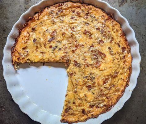 Smoked Gouda, Bacon, and Caramelized Onion Quiche with Hash Brown Crust - The Cook's Cook Fall Quiche Ideas, Bacon And Gouda Quiche, Smoked Gouda Quiche, Bacon Gouda Souffle Caribou, Bacon Gouda Quiche, Bacon And Onion Quiche, Recipes With Smoked Gouda Cheese, Recipes With Gouda, Fall Quiche