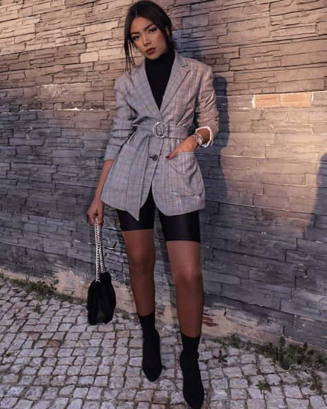 Blazer And Shorts Outfit Winter, High Waisted Biker Shorts Outfit, Cycle Shorts And Blazer Outfit, Biker Shorts Outfit Winter, Dress Up Biker Shorts, Blazer And Shorts Outfit, Winter Shorts Outfits, Last Day Of The Year, 23 Style