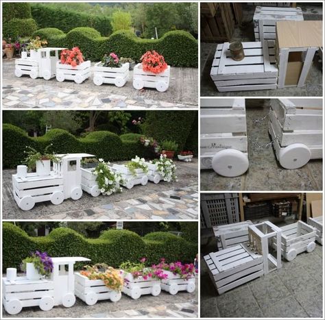 Make This Lovely Wooden Crate Train Planter for Your Garden 1 Taman Vintage, Crate Crafts, Garden Trains, Old Crates, Vintage Garden Decor, Have Inspiration, Backyard Diy Projects, Diy Yard, Seasonal Garden