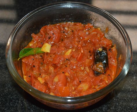 The health benefits of tomatoes can be attributed to their rich nutrient and vitamin content. This tomato curry is spicy, tangy, and aromatic. You need only a few ingredients to make this simple side dish. Benefits Of Tomatoes, Health Benefits Of Tomatoes, Tomato Dishes, Tomato Curry, Food Experiments, Curry Recipes Indian, Lentil Recipes, Canned Tomato Sauce, Curry Recipe