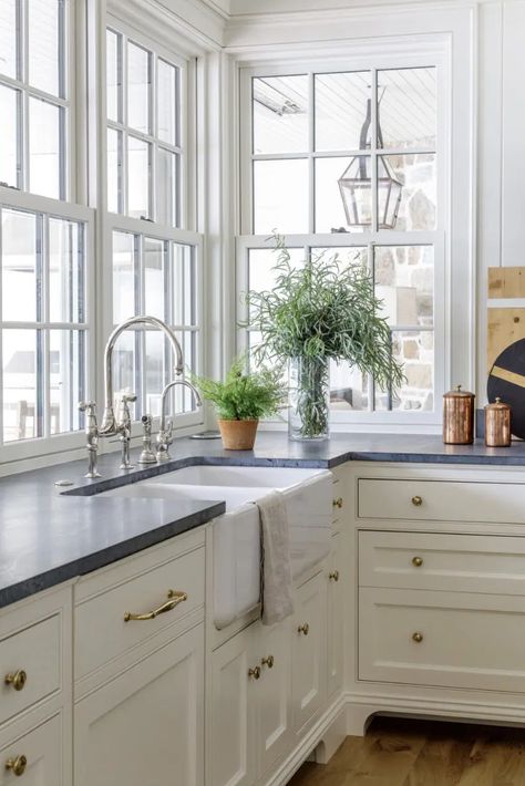 Style Scouting: Vol. 140 - In My Own Style Farmhouse Colonial Kitchen, New England Home Interior Aesthetic, Southern Cottage Kitchen, Nantucket Style Kitchen, Modern Colonial Decor, Soapstone Counters, Beadboard Wainscoting, Kitchen Floor Plan, Inset Cabinetry