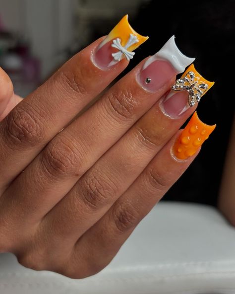 orange has been IT this summer 😍🧡 - - - if you’re seeing this dm @nails.bydaya_ to book an appt 🤍 - - - - - - - - - - - - #mediumnails #duckies #ducknails #aura #ombre #ombrenails #frenchtips #orangenailart #orangenails #summernails #fyp #gelxnails #gelxnailtech #bptnailtech #ctnailtech #ctnails #bptnails #bridgeportnails #bridgeportct #bridgeportnailtech #bridgeportctnailtech #bridgeportctnails #beginner #notaprofessional #justforfun #nailart #naildesigns #nailinspo #nails.bydaya_ #nailsby... White And Orange Nails Acrylic, Ombre Orange Nails, Orange Birthday Nails, Blood Orange Nails, Orange And White Nails, Orange Aura Nails, Cutesy Nails, Orange Nail Art, Orange Acrylic Nails