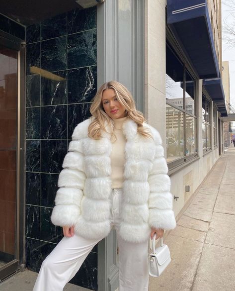 Fluffy Coat Outfit, White Fluffy Coat, Korean Winter Outfits, Outfits Winter, Sleek Dress, Winter Lookbook, Fall Outfits For Work, Coat Outfits, Fur Fashion