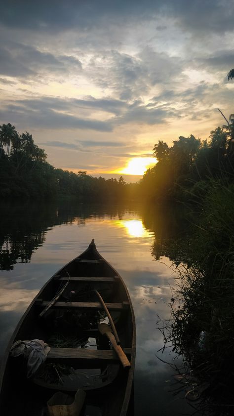 #kerala #boat #shotononeplus Camera used: Oneplus 5 Kerala Boat, Oneplus 5, Simple Photo, Photo Pose For Man, Tourist Places, Photo Pose, South India, Beautiful Places To Travel, Poses For Men