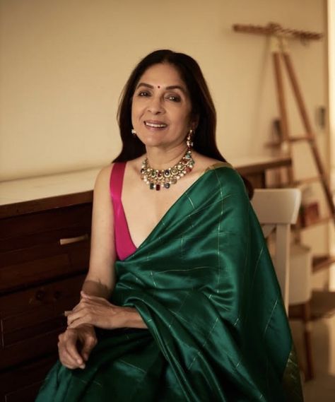 Nina Gupta Saree, Blouse With Knot At The Back, Masaba Gupta Blouse Design, Neena Gupta Blouse, Green Saree Outfit, Neena Gupta Saree, Masaba Gupta Saree, Celebrity Saree Look, Saree Look Traditional