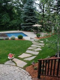 Sure Fit Slipcovers: Enhance Your Outdoor Living Space With A Unique Walkway. Laying Flagstone, Backyard Paths, Laying Concrete, Grass Alternatives, Backyard Landscapes, Stepping Stone Pathway, Concrete Backyard, Stone Paths, Flagstone Pathway