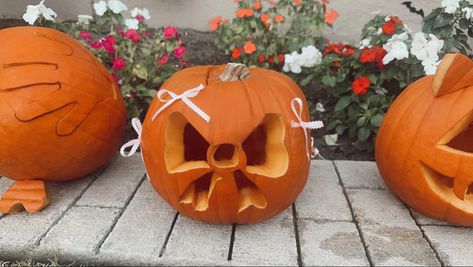 Pumpkin Carving Ideas Mini Pumpkin, Pumpkin Designs Carved Easy Cute, Bow Carving Pumpkin, Cherry Pumpkin Carving, Cute Pumpkin Inspo Carving, Aesthetic Pumpkins Carvings, Girlie Pumpkin Carving Ideas, Preppy Carved Pumpkin, Bow Carved Pumpkin