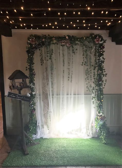 Secret Garden Photobooth Secret Garden Decorations, Secret Garden Themed Prom, Enchanted Forest Dance Decorations, Secret Garden Quinceanera, Enchanted Backdrop Ideas, Diy Enchanted Garden Decor, Fairytale Theme Party Decorations Diy, Fairy Garden Prom Theme, Enchanted Garden Dance Theme