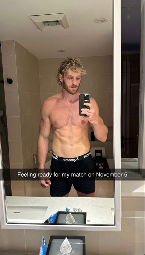 Logan Paul Body, Logan Jake Paul, Logan And Jake, Vinnie Hacker, Logan Paul, Bedroom Essentials, Jake Paul, Celeb Style, Shirtless Men