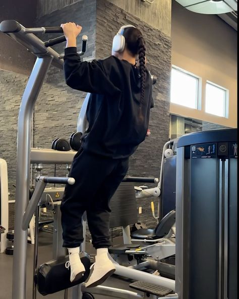 Pull Up Astetic, Pull Up Aesthetics Women, Lost Weight Aesthetic, Pull Ups Aesthetic, Machine Row, Seated Cable Row, Winter Motivation, Pull Up Machine, Marathon Prep