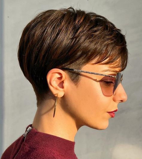 Short Undercut Hairstyle for Thick Hair Undercut Hairstyle, Short Undercut, Wedge Hairstyles, Bob Hairstyles For Thick, Pixie Haircut For Thick Hair, Short Hair Undercut, Short Hairstyles For Thick Hair, Short Layered Haircuts, Very Short Hair