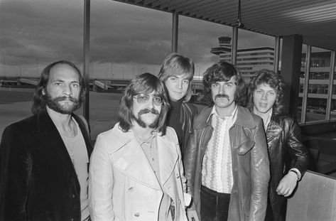 Moody Blues’ Ray Thomas Dies; Final Interview | Best Classic Bands Atom Heart Mother, Justin Hayward, The Moody Blues, Nights In White Satin, Blue Song, Endless Night, King Crimson, Concept Album, Dream Theater