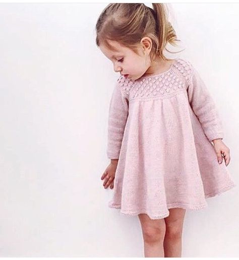 Knitting Sweaters Diy, Crochet Dress Girl, Crochet Sweater Dress, Girls Knitted Dress, Poncho Pullover, Knitting Dress, Knit Baby Dress, Crochet Baby Sweater, Crochet Baby Boy