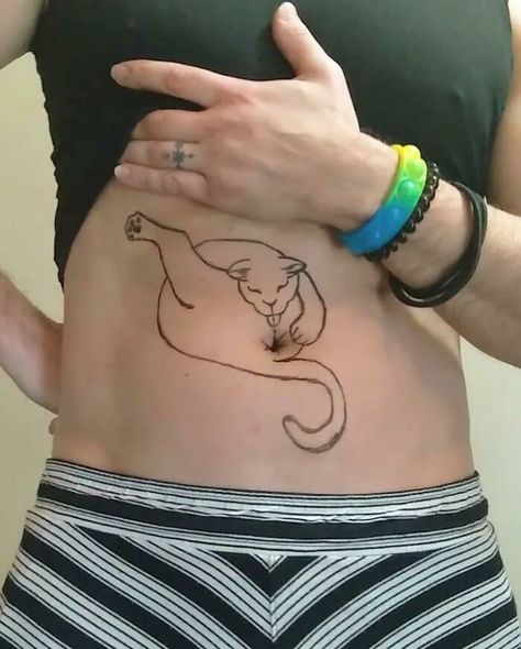 Funny Bad Tattoos, Mens Tattoo Styles, Funny Henna Tattoos, Abnormal Tattoos, Birth Mark Tattoo Ideas, Bad Tattoos Funny, Small Manly Tattoos, Invisible Tattoos For Women, Marching Tatoos