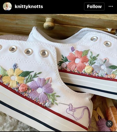 Shoe Embroidery, Stitch Shoes, Embroidery Workshop, Embroidery Lessons, Painted Sneakers, Embroidery Tshirt, Floral Embroidery Patterns, Embroidery Shoes, Basic Embroidery Stitches