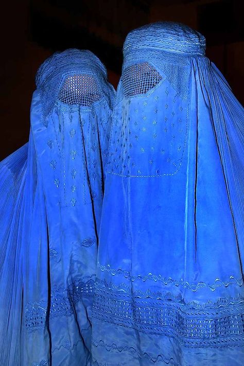 Afghan women wearing shuttlecock burqas, the most concealing of all Islamic veils. It covers the entire face and body, leaving just a mesh screen to see through. Mother Wedding, Hijab Niqab, Blue Theme, We Are The World, Step Mother, People Of The World, Yemen, Niqab, Ravenclaw