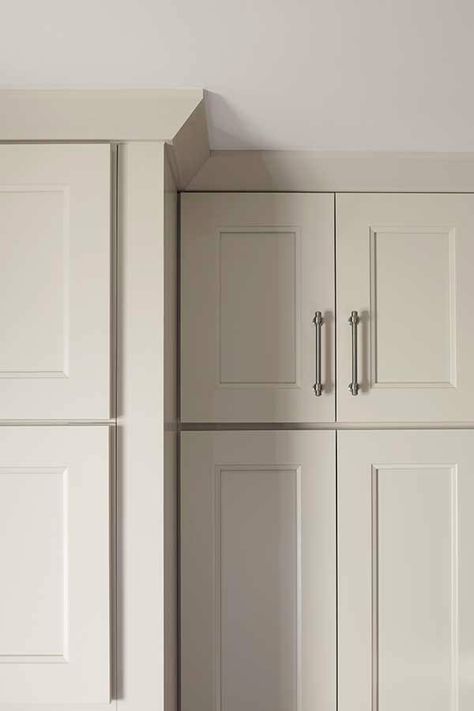 Shaker Crown Moulding - Diamond Cabinetry Kitchen Cabinets Styles, Kitchen Cabinets Shaker Style, Kitchen Cabinets Trim, Modern Crown Molding, Kitchen Cabinet Molding, Crown Molding Kitchen, Kitchen Cabinet Crown Molding, Cabinets With Crown Molding, Cabinet Molding