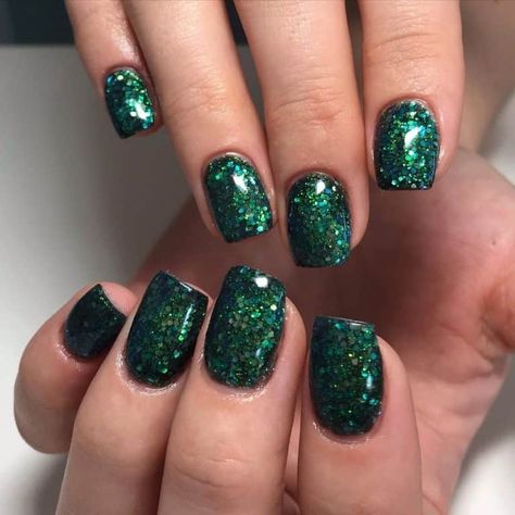 Bright Green Emerald Glitter Manicure Green Glitter Tips Nails, Red Green Silver Nails, Green Sparkle Nails Acrylic, Dark Green Sparkle Nails, Short St Patricks Nails, Dark Green Nails With Glitter, Emerald Green Glitter Nails, Green Glitter French Tip Nails, Dark Green Glitter Nails