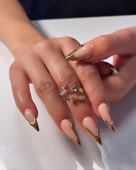 Gold Foil Nails Acrylics, Glitter Nails Acrylic Coffin, French Tip Stiletto Nails Long, Stiletto Nails Medium Length, Steletoes Nails Design, Stiletto Nails Black Women, Curved Stiletto Nails, Almond Nails Black Women, Winter Formal Nails