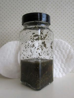 Nearly Natural Nicole: Thyme Tincture for Blemishes Thyme Tincture, Banana Facial, Honey Facial Mask, Exfoliation Benefits, Medicine Recipes, Herb Tinctures, Tinctures Recipes, Herbal Health, Heal Thyself