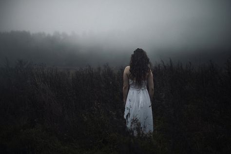 Dark Fairytale Aesthetic, Fog Photography, Fairytale Aesthetic, Dark Fairytale, Fantasy Magic, Wild Girl, Outdoor Photoshoot, Dark Photography, Portrait Inspiration