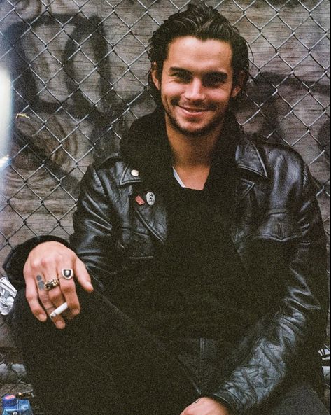 Dylan Rieder, Surfer Guys, Rocker Outfit, Camille Rowe, Dark Men, Skate Style, Modern Gentleman, Streetwear Men Outfits, Biker Style