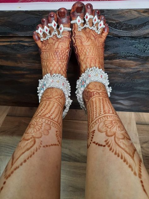 Silver Bridal Payal, Bridal Anklets Indian Silver, Bridal Payal Wedding Silver, Bridal Payal Wedding, Bridal Payal Silver, Silver Payal Design Bridal, Dulhan Payal Design, Payal Designs Silver For Bride, Bridal Payal