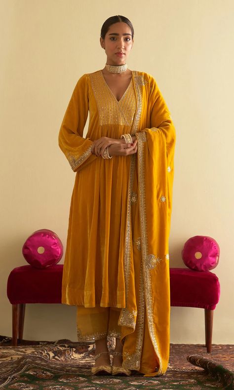 Suit For Haldi, Suit With Shawl, Velvet Kurta, Kurta Sets For Women, Kurta With Palazzo, Straight Suit, Velvet Suit, Straight Kurta, Yellow Fabric