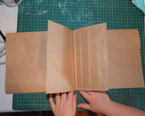 Diy Paper Bag Book, Scrapbook Album Cover, Scrapbook Albums Tutorial, Paper Bag Books, How To Make A Paper Bag, Paper Bag Scrapbook, Paper Bag Album, Smash Book Pages, Baby Mini Album