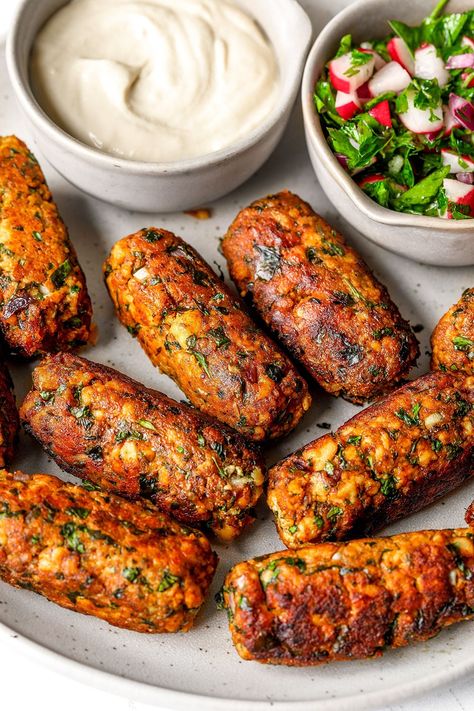 Middle Eastern Tofu Kebabs (Vegan/Gluten-free) Tofu Kebab, Arabisk Mad, Kebabs, Tofu Recipes, Middle Eastern Recipes, Tempeh, Vegan Dinner Recipes, Vegan Dishes, Vegan Dinners