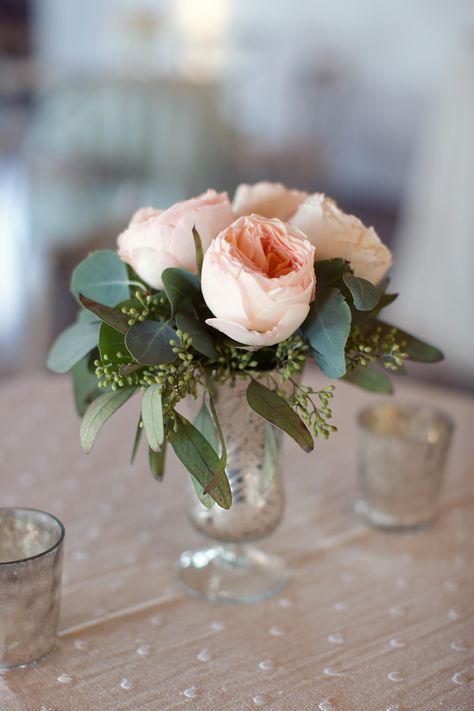 Simple but elegant table arrangement! #bflive   Read More: http://www.stylemepretty.com/2014/05/06/urban-english-garden-inspired-wedding/ Wedding Cake Simple Elegant, Rose Centerpieces, Simple Wedding Cake, Diy Wedding Flowers, Flower Centerpieces Wedding, Deco Floral, Wedding Flower Arrangements, Wedding Table Centerpieces, Garden Inspired