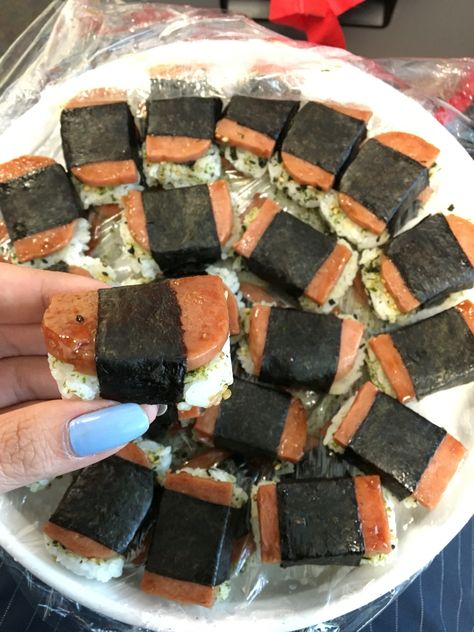 Mini spam musubi potluck ideas Mini Spam Musubi, Filipino Potluck, Kid Sushi, Mini Musubi, Halloween Potluck Recipes, Musubi Recipe, Sushi For Kids, Healthy Potluck, Fun Halloween Desserts