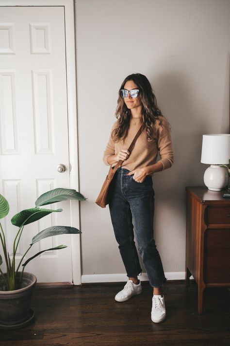 Womens Casual Outfits With Sneakers, Fall Outfits Stay At Home Mom, Cool Mama Style, Mom In 30s Fashion, Weekend Outfits For Women Fall, Casual Chic Fall Outfits 2023, 30 Years Old Outfits Style, Womens Casual Work Outfits, Jeans And Sneakers Outfit Work