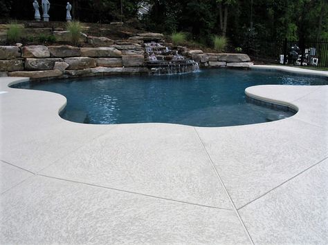 The cool deck overlay on this concrete pool deck made it more appealing, durable, and slip-resistant. Dial (323) 319-5230 to get more info and a FREE quote. Non Slip Pool Decking, Concrete Overlay Pool Deck, Spray Deck Around Pool, Kool Decking Around Pool, Brushed Concrete Pool Deck, Ideas For Pool Area, Painted Pool Deck, Kool Deck, Pool Area Landscaping