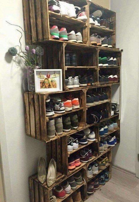 Rak Sepatu Diy, Baby Shoe Storage, Mounted Shoe Rack, Diy Shoe Rack Ideas, Bedroom Organizing, Shoe Storage Small Space, Wall Mounted Shoe Rack, Koti Diy, Diy Shoe Storage