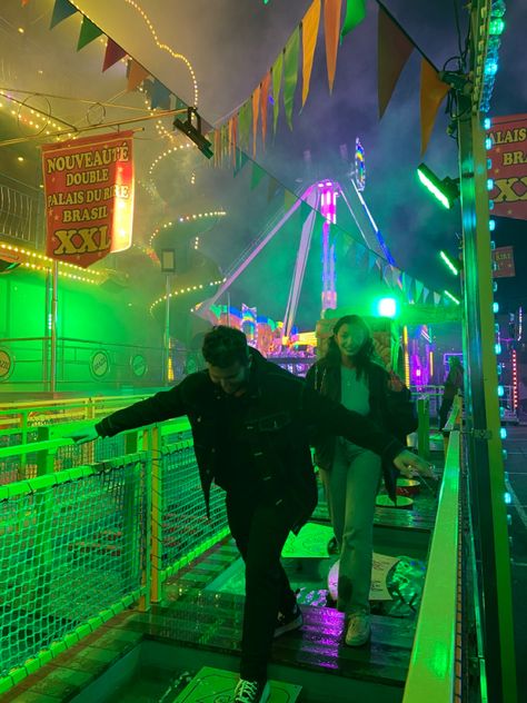 Fair At Night Aesthetic, Amusement Park Date Aesthetic, Hanging Out With Friends Quotes, Funfair Aesthetic Night, Funfair Date, July Reset, Fair Date Aesthetic, Amusement Park Aesthetic Night, Fair Aesthetic Friends