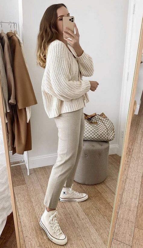 Cream Cullotes Outfit Casual, Sunday Service Outfit, Beige Hose, Outfit Inspiration Women, Cute Work Outfits, Style Inspiration Casual, Beige Outfit, Paris Outfits, Casual Chic Outfit