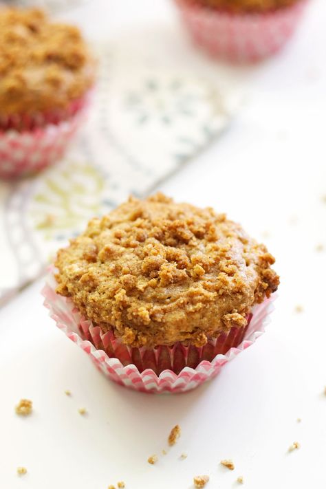 Banana Graham Cracker Muffins | Recipe Runner | Moist tender muffins full of bananas & graham crackers. These low fat muffins make a wonderful breakfast or snack! Pineapple Cream Cheese Muffins, Banana Graham Cracker, Hummingbird Muffins, Cabin Breakfast, Low Fat Muffins, Pecan Streusel Topping, Cake With Cream Cheese Filling, Cake Pineapple, Muffins Banana