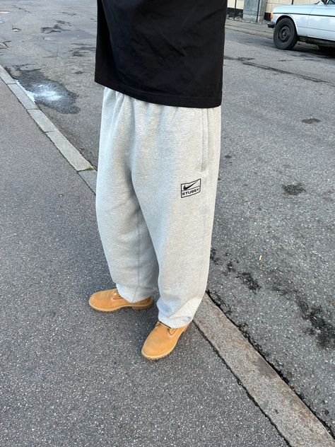 Cloudy Day Outfit Men, Cloudy Day Outfit, Fits Aesthetics, Cloudy Day Outfits, Sweatpants Fits, Winter Drip, Nike Fits, Calm Fits, Nike Stussy