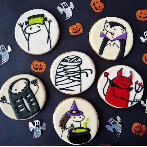 Halloween Cookies Skeleton, Cookie Cupcakes Ideas, Funny Cookie Decorating Ideas, Easy Halloween Cookies Decorated, Halloween Cookies Decorated Easy, Boo Cookies, Halloween Decorated Cookies, Galletas Halloween, Pasteles Halloween