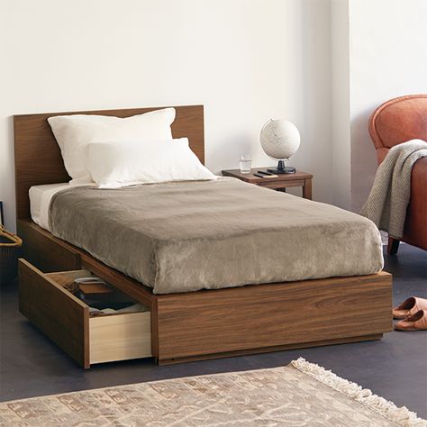 Bedding Ideas Aesthetic, Styling Bedding, Bed Ideas Aesthetic, Muji Bed, Muji Bedroom, Muji Storage, Super Single Bed, Bed With Drawers Underneath, Bed Styles