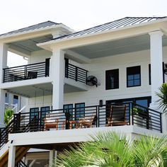 Stilt Homes Florida, Beach House Stairs Exterior, Beach House With Rooftop Deck, Modern Coastal Home Plans, Beach Homes Exterior Seaside, Beachfront House Exterior, Small Coastal House Plans, Modern Lake House Plans, Contemporary Beach House Exterior