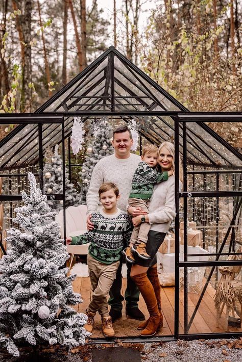 Boho Christmas Family Photos, Christmas Greenhouse Photoshoot, Greenhouse Christmas Photos, Christmas Photos Outfits, Photoshoot Reference, Family Christmas Outfits, Holiday Portraits, Xmas Outfits, Xmas 2024