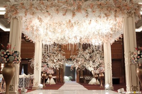 Indoor Stage Decorations Wedding, Pergola Wedding, Decoration Wedding, Wedding Gazebo, Gazebo Wedding Decorations, Pastel Wedding Decorations, Wedding Gate, Pergola Decorations, Gate Decoration