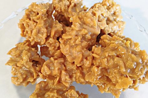 Peanut butter cornflake candy is our favorite treat. Crunchy cornflakes combined with a peanut butter fudge-like mixture are chewy goodness. Clodhoppers Candy, Cornflake Candy Recipe, Corn Flake Candy, Cornflake Candy, Corn Flake, Cookie Dough To Eat, Cream Puff Recipe, Puff Recipe, Creamy Corn