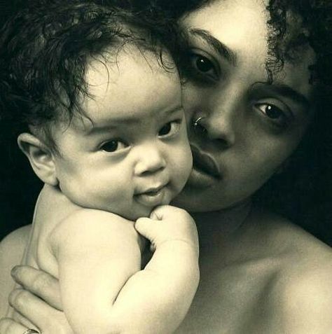 Lisa bonet and baby Zoe Zoey Kravitz, Dear Mama, Lisa Bonet, Robert Burns, Celebrity Families, Zoe Kravitz, Lenny Kravitz, Celebrity Moms, Family Affair