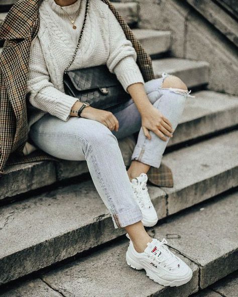 #FilaDisruptor2 #FilaSneakers #FilaOutfits #SneakersOutfit #ChunkySneakers #Casualstyle #Streetstylt #Fashionblogger #Trend #Snapshot #Minimaliststyle #Normcore #rippedjean #TheClassicWhites #Oversized #turtlenecksweater #checkblazer #Sportswear Fila Disruptor Outfit, Sneakers Outfit Winter, Fila Outfit, Winter Sneakers Outfit, Fila Disruptor, Womens Beach Fashion, Womens Fashion Edgy, Sneakers Women, Women Sneakers