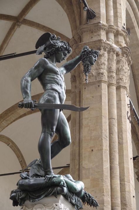 Medusa Myth, Perseus And Medusa, Benvenuto Cellini, Head Of Medusa, Art Hanger, Famous Sculptures, Rare Historical Photos, Medusa Tattoo, Greek Sculpture